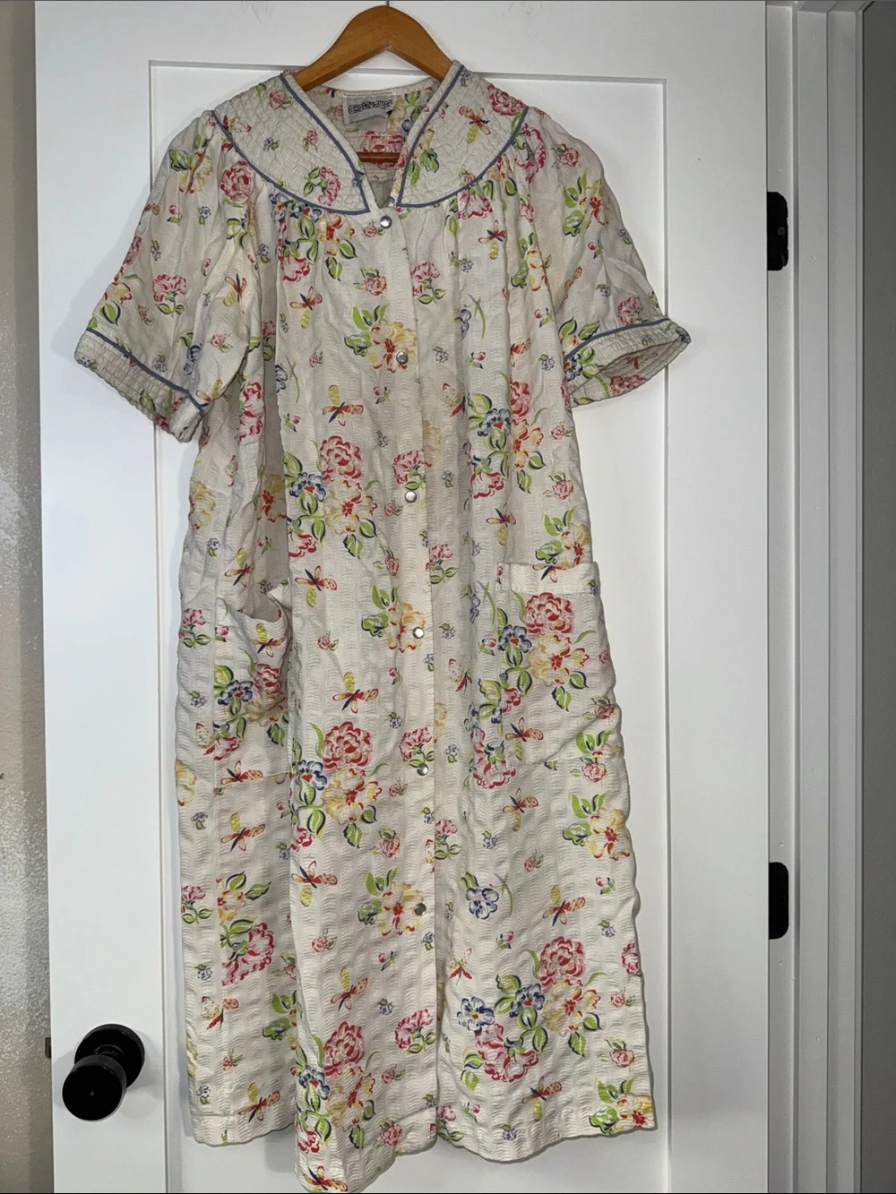 Vintage CrownTuft quilted cream nightgown 1950s House gown sz est. Med chest 22”
